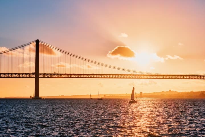 Sunset boat trip on the Tagus thumbnail
